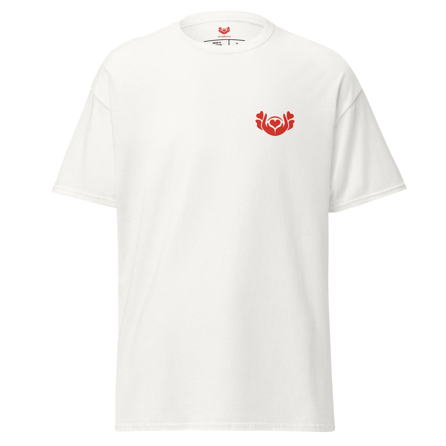 Detalle del símbolo rojo en camiseta blanca “Discreta y Encendida”