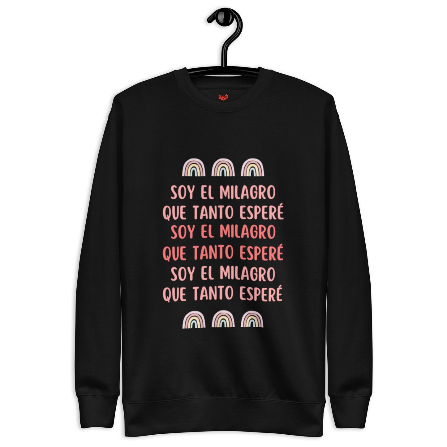 Sudadera negra "Soy el milagro que tanto esperé" colgada en percha, mostrando el diseño frontal.