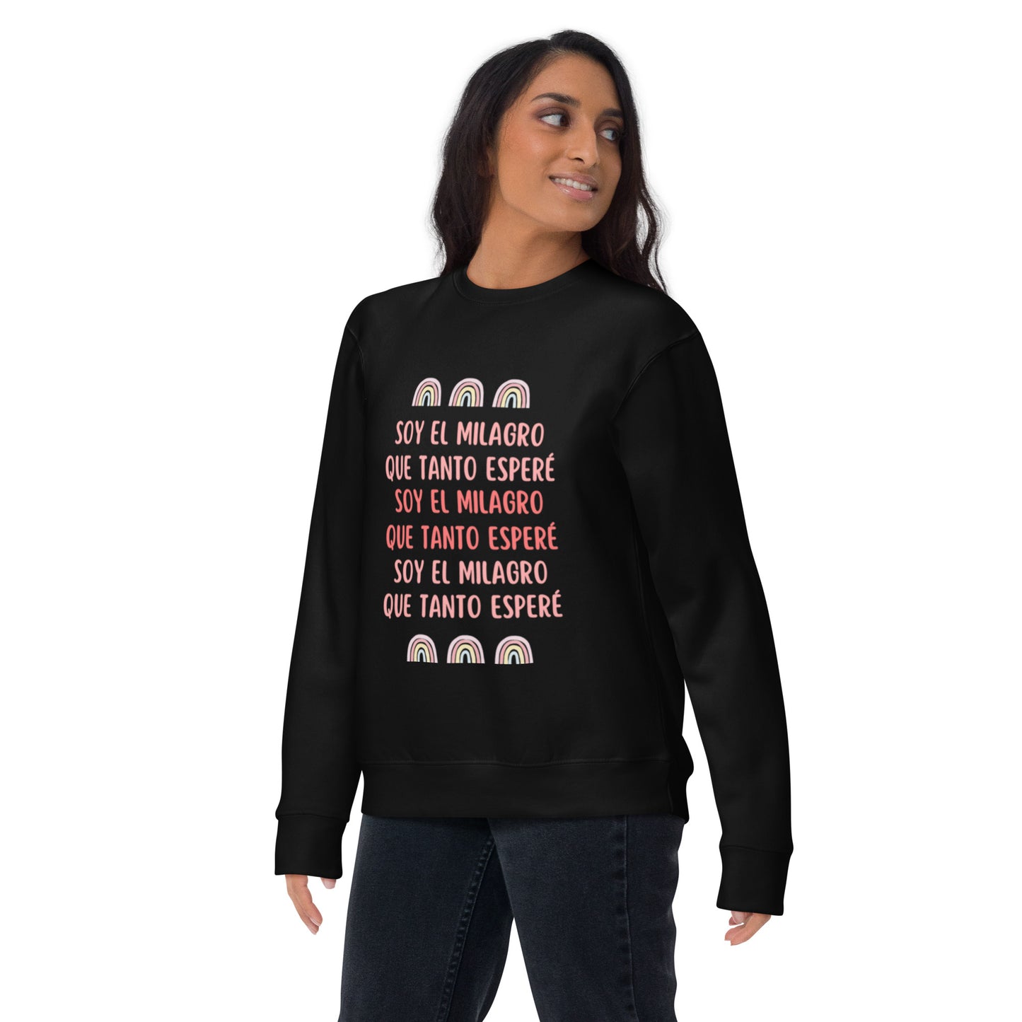 Vista frontal de la sudadera negra "Soy el milagro que tanto esperé", perfecta para vestir con amor propio.