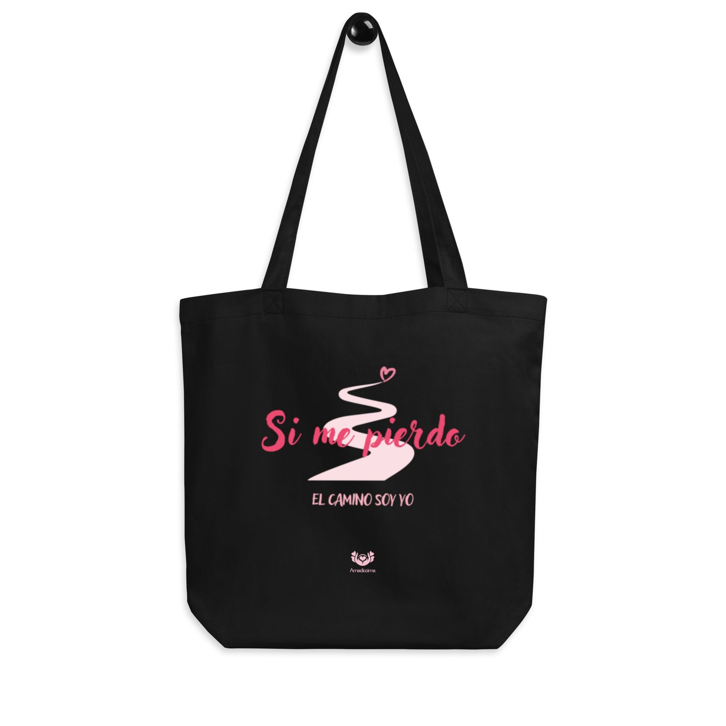 Bolsa tote ecológica Amadíssima con frase “Si me pierdo, el camino soy yo”, colgada mostrando diseño frontal y algodón orgánico.