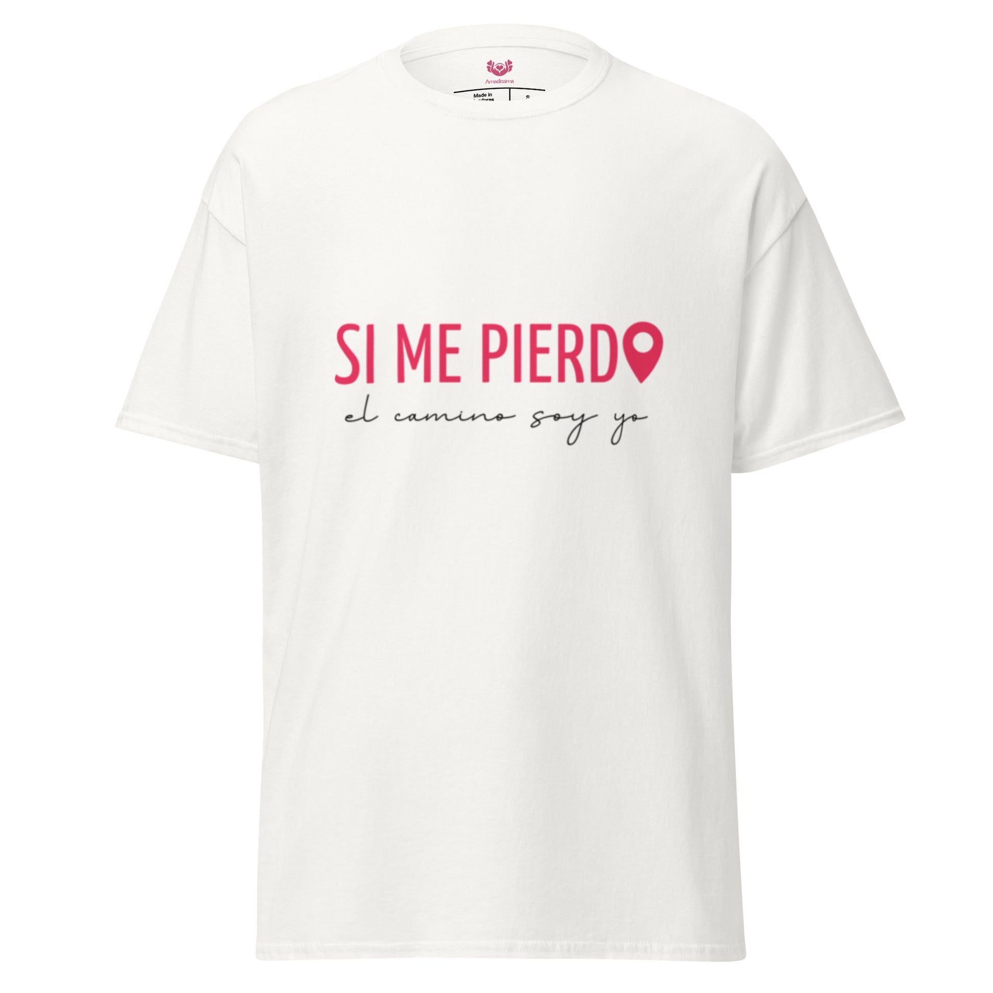 Detalle de camiseta blanca Amadíssima, algodón suave y frase inspiradora.