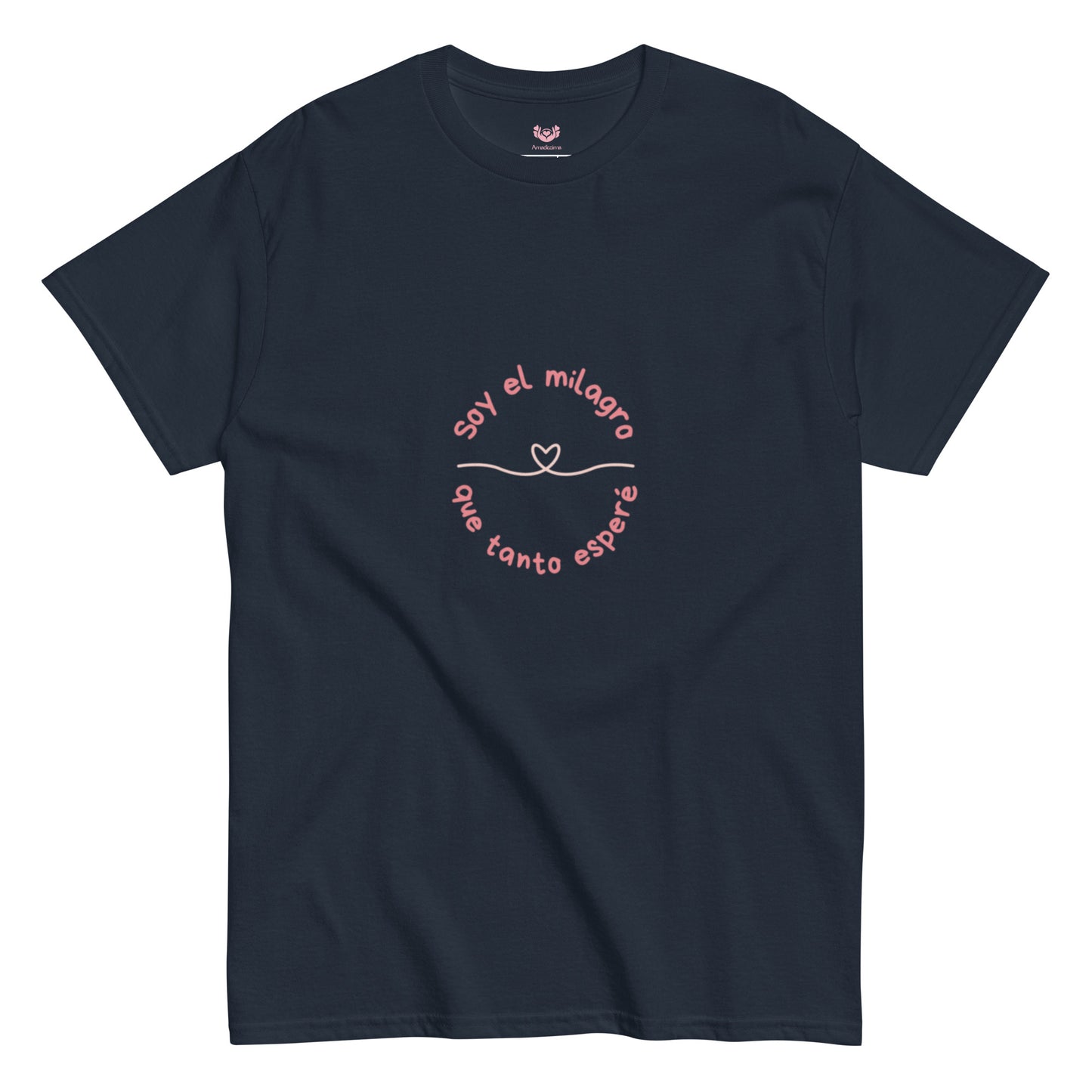 camiseta azul marino “Soy el milagro que tanto esperé”, algodón suave y diseño consciente Amadíssima detalle.