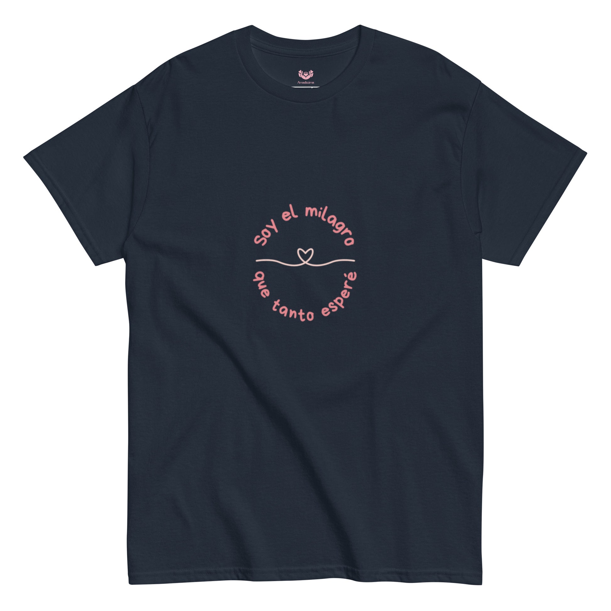 camiseta azul marino “Soy el milagro que tanto esperé”, algodón suave y diseño consciente Amadíssima detalle.