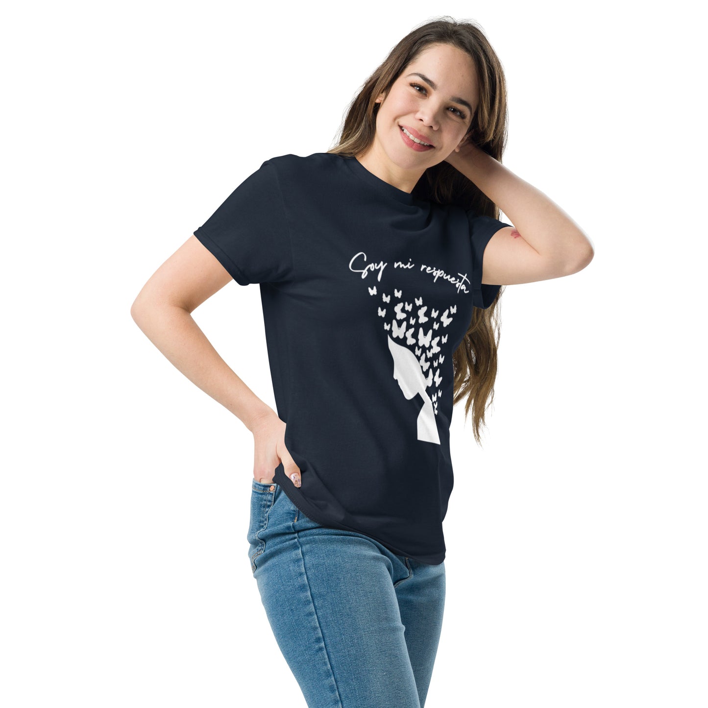 Mujer con camiseta navy “Soy mi respuesta” Amadíssima, vista lateral
