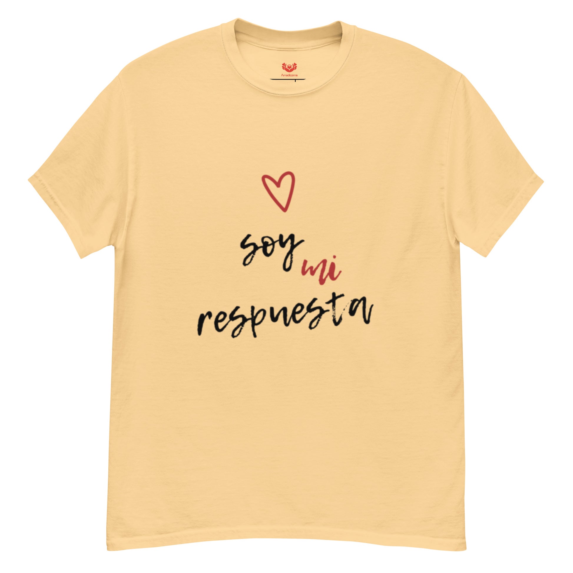 Detalle frontal camiseta “Soy mi respuesta” color yellow haze, Amadíssima