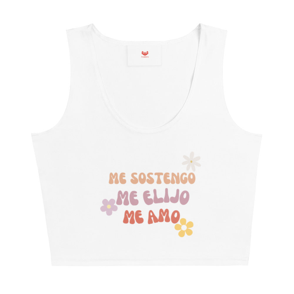 Detalle del estampado con frase de autoamor en crop top mujer.
