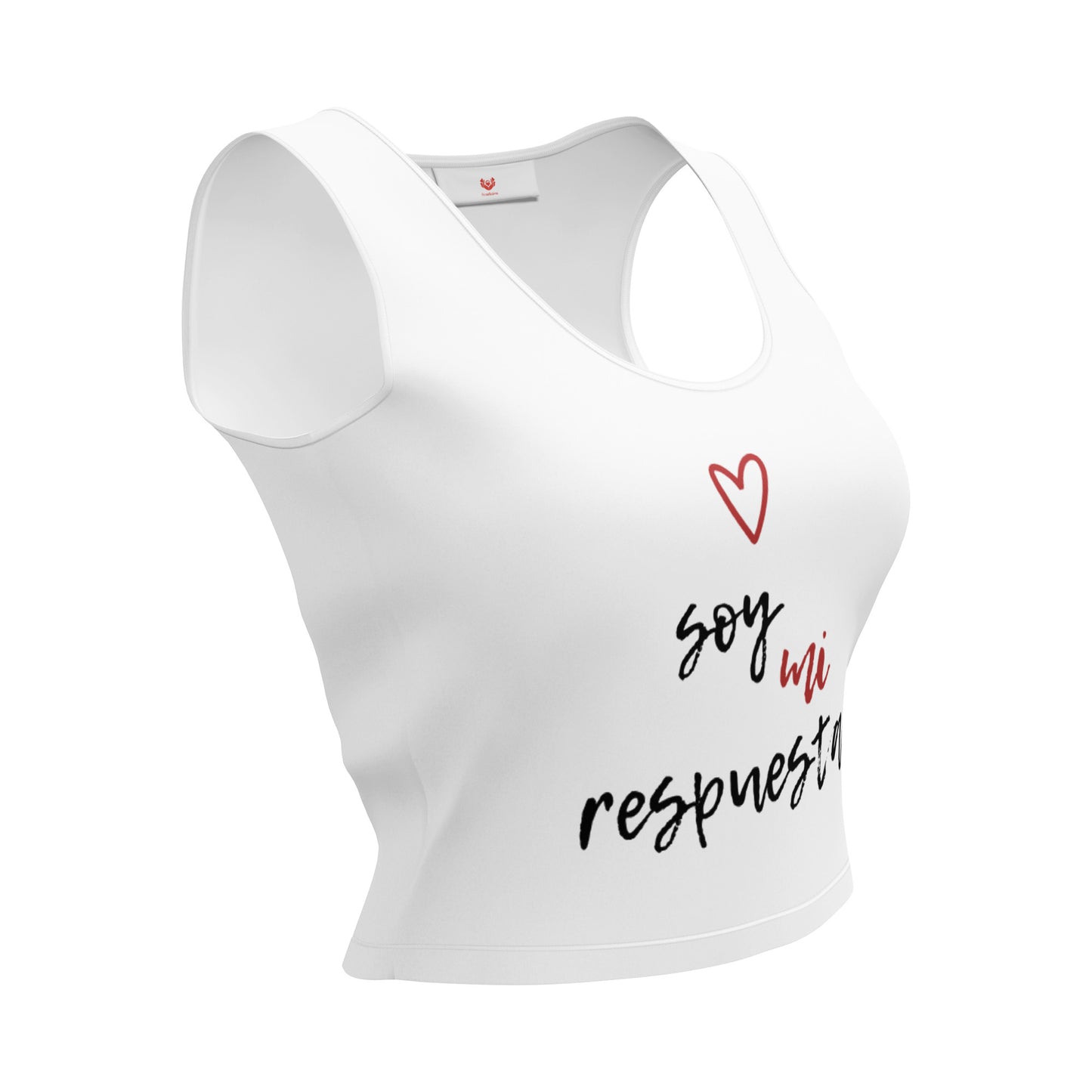 Detalle del tejido suave y elástico del crop top “Soy mi respuesta” con frase inspiradora de Amadíssima.