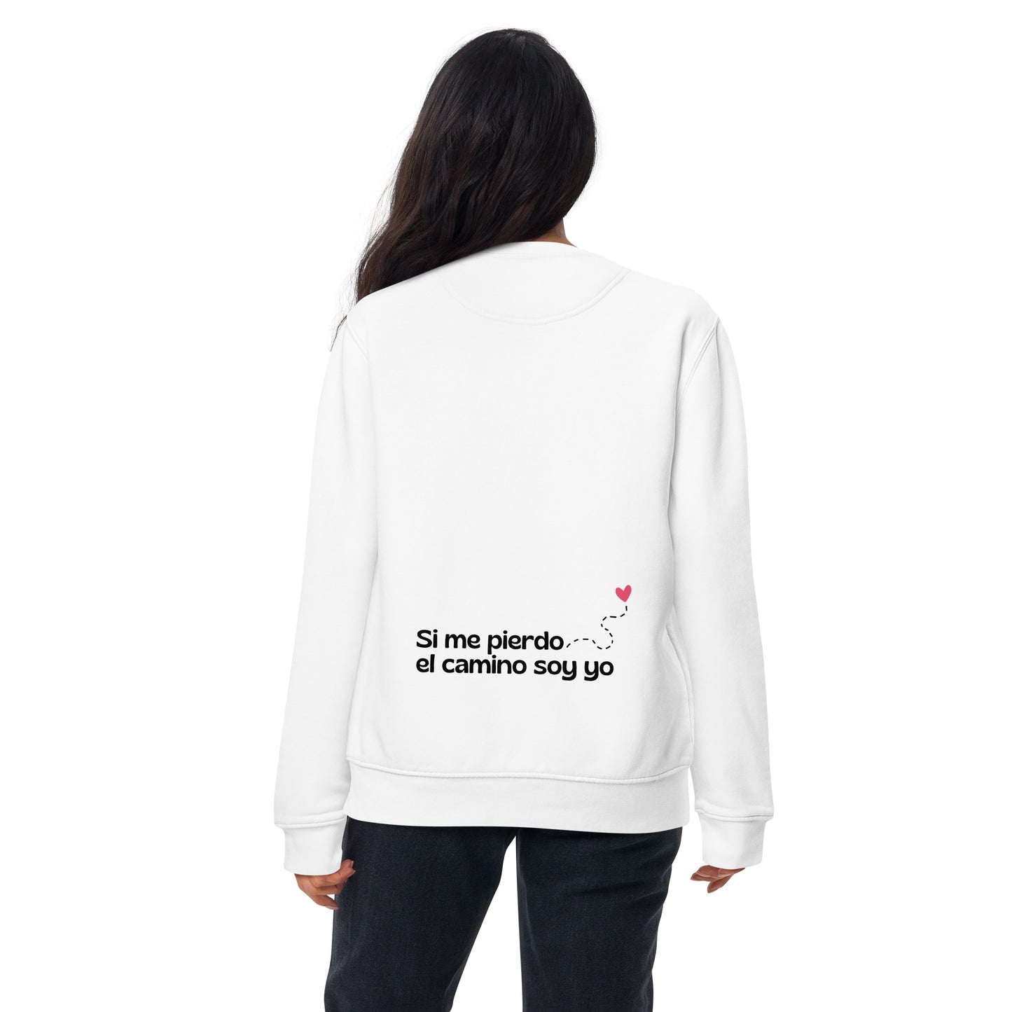 Vista trasera de sudadera mujer “Si me pierdo el camino soy yo” en color blanco, con estampado de frase inspiradora.