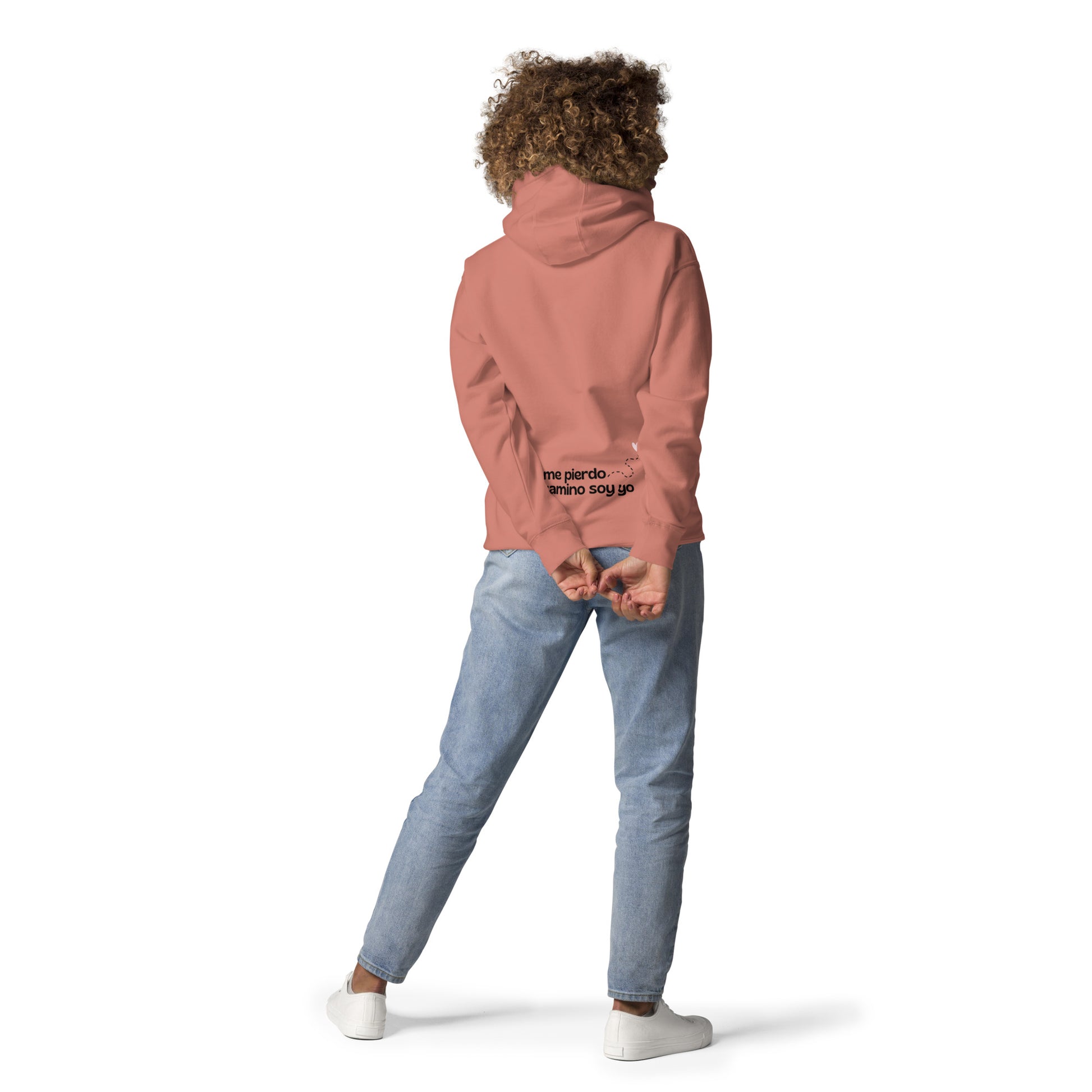Estilo de vida con sudadera dusty rose, capucha y mensaje de autoamor, Amadíssima