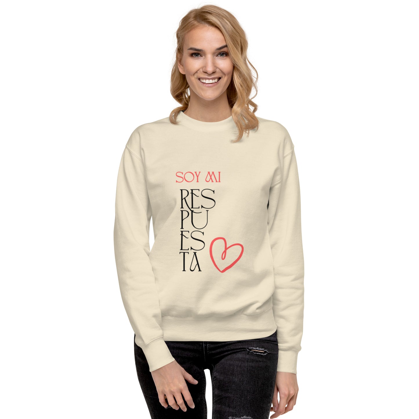 Sudadera mujer gruesa ‘Soy mi respuesta’ en color bone, frontal, con mensaje de autoamor y amor propio